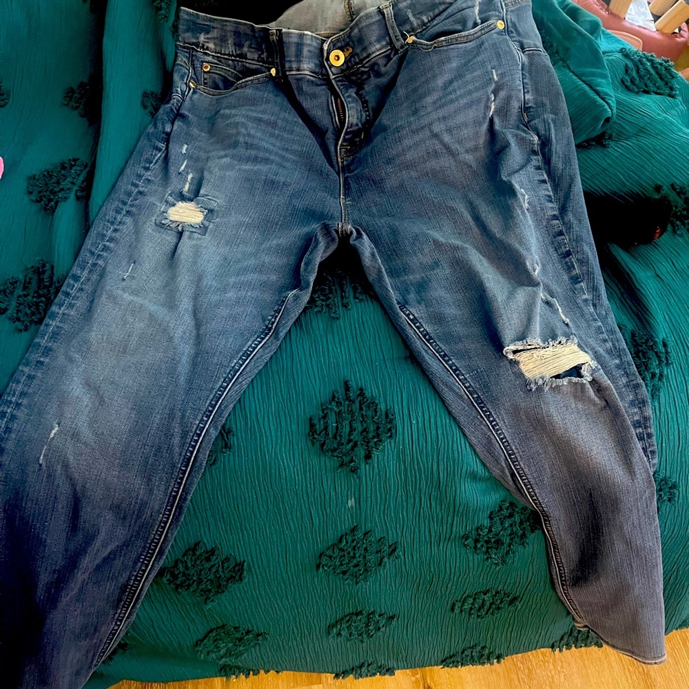 22R torrid bombshell skinny distressed jeans